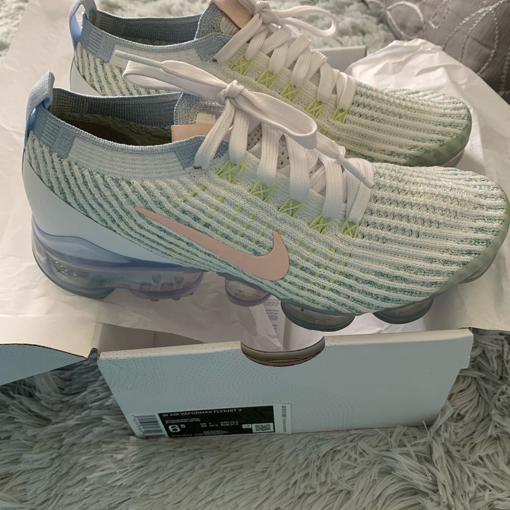 FLASH SALE‼️ Women’s Nike Flyknit VaporMax